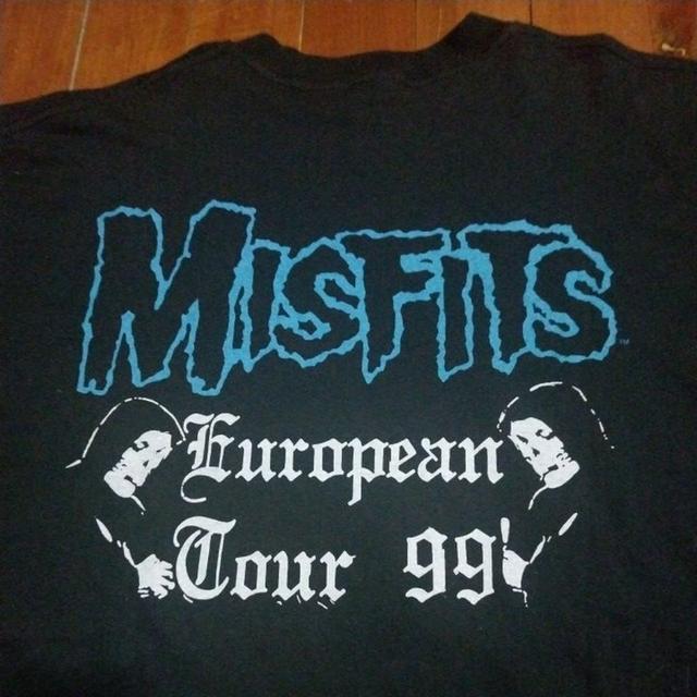เสื้อยืดแขนสั้น แนววงดนตรีพั๊งก์ร๊อคสัญชาติอเมริกัน Vintage 1999 Misfits "European Tour" แท้ มือสอง สภาพดี ของพร้อมส่งครับ รูปที่ 8