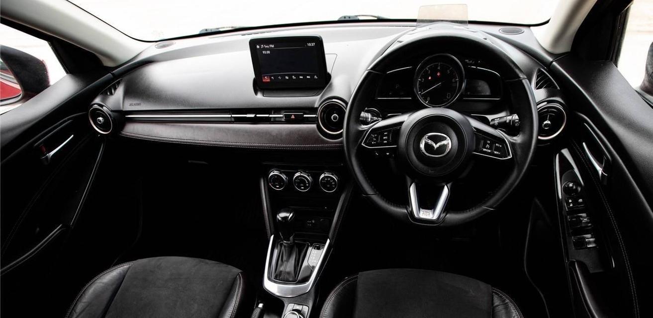 Mazda2 1.5 XD Highplus Led Sedan ปี 2018 เครื่องยนต์ดีเซล MNC รุ่น Top สีแดง 17