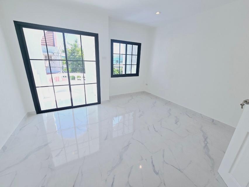 บ้านทาวน์เฮ้าส์2ชั้น 10