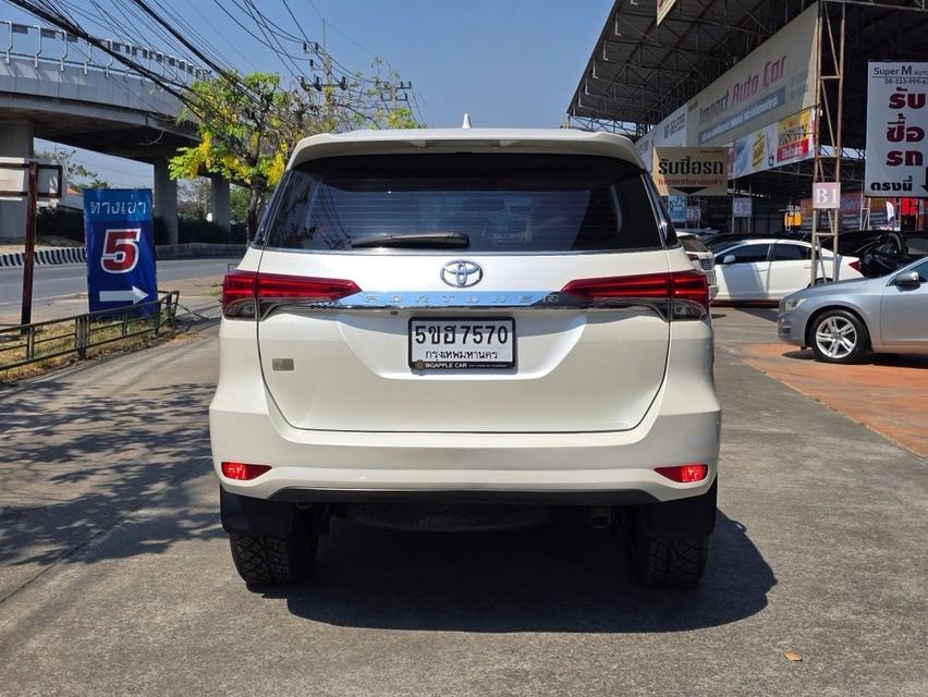 รหัส BAC7570 Toyota Fortuner 2.4 V 2WD ปี 2017 สีขาว 3