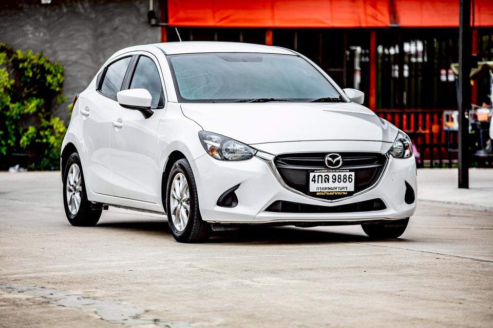 Mazda 2 1.5 XD Sport ดีเซล ปี 2015 สีขาว มือเดียวป้ายแดง
