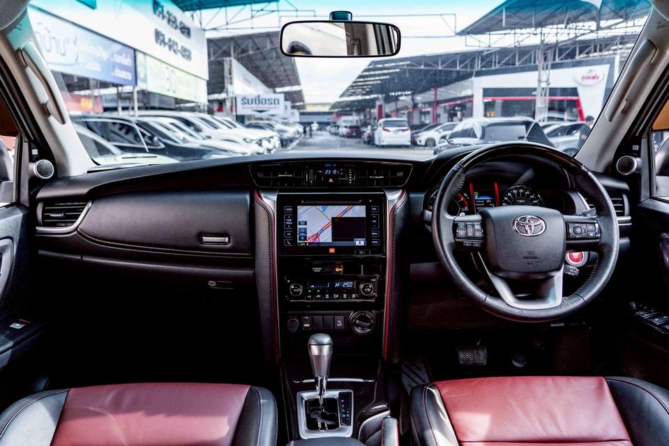รหัสรถ NP1057 TOYOTA FORTUNER 2.8TRD BLACK TOP 4WD 2019 9