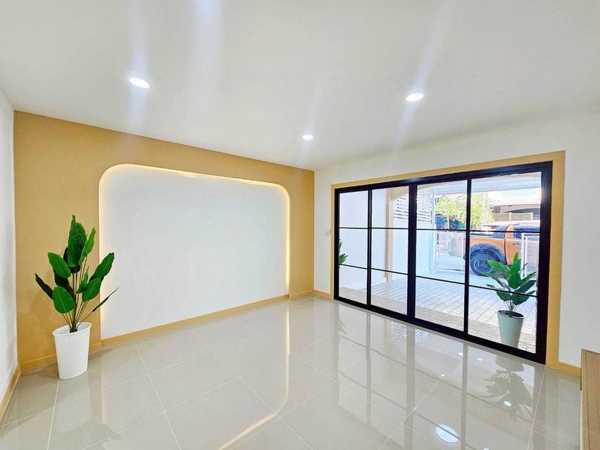 หมู่บ้านบัวทองธานี ฝั่งตรงข้ามสมบัติบุรี 13