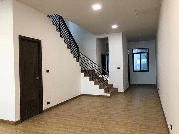🏠✨ให้เช่าทาวน์โฮม 3 ชั้น สไตร์โมเดิร์นหรู ย่านเศรษฐกิจ ตอบโจทย์ความคุ้มค่า เหมาะสำหรับพักอาศัย หรือ Home office 3