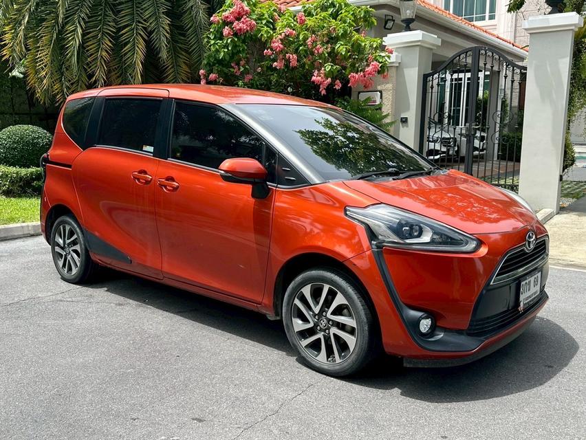 Toyota Sienta Model V 1.5V Dual VVTi / 7AT CVT