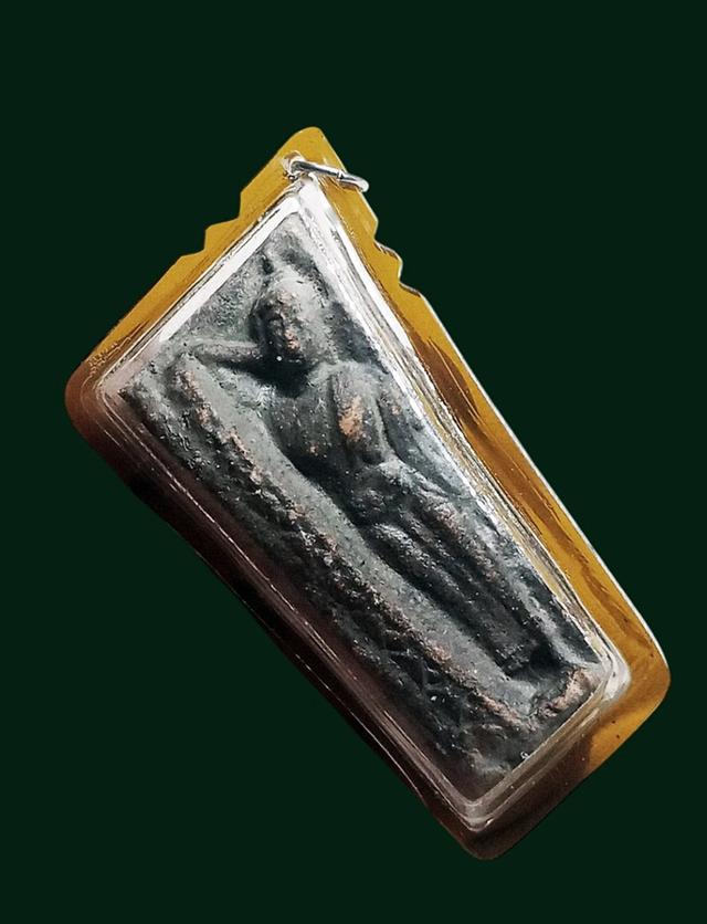 พระนอนเก่าเนื้อดินเลี่ยมกรอบเก่า