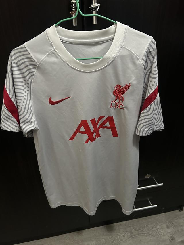 เสื้อซ้อม ลิเวอร์พูล สีขาว แท้จากช็อป size M