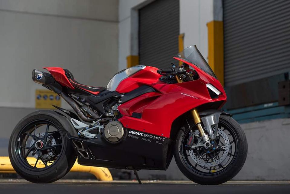 ducati panigale v4s 2