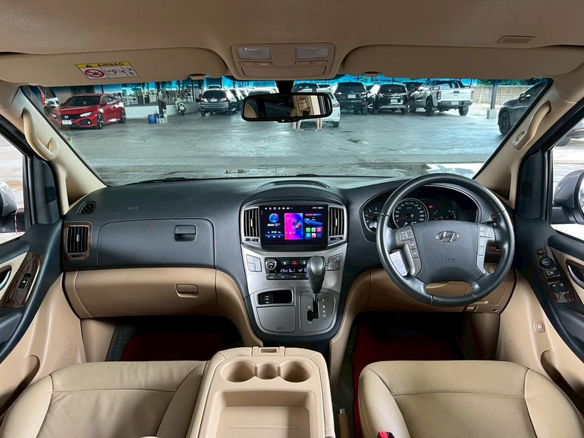 ปี 2018 HYUNDAI H1, DELUXE โฉม ปี18-ปัจจุบัน สีเทา เกียร์ออโต้ เครื่องดีเซล มือเดียวป้ายแดง 19