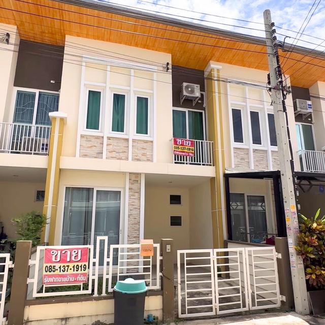 หมู่บ้านโกลเด้นทาวน์ ศรีนครินทร์ สุขุมวิท 1