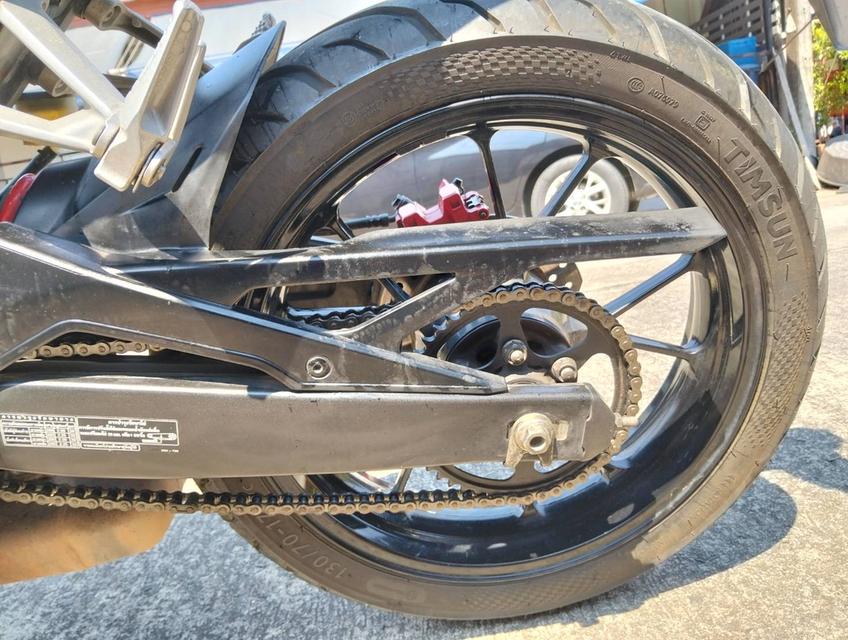 มอเตอร์ไซด์ Honda CB 150 สีขาว-ดำ 10