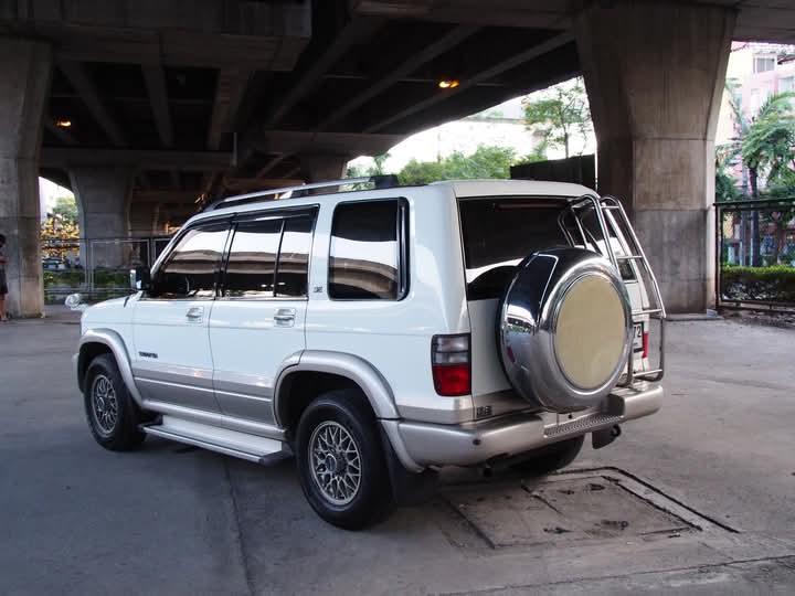 Isuzu Trooper V6 7