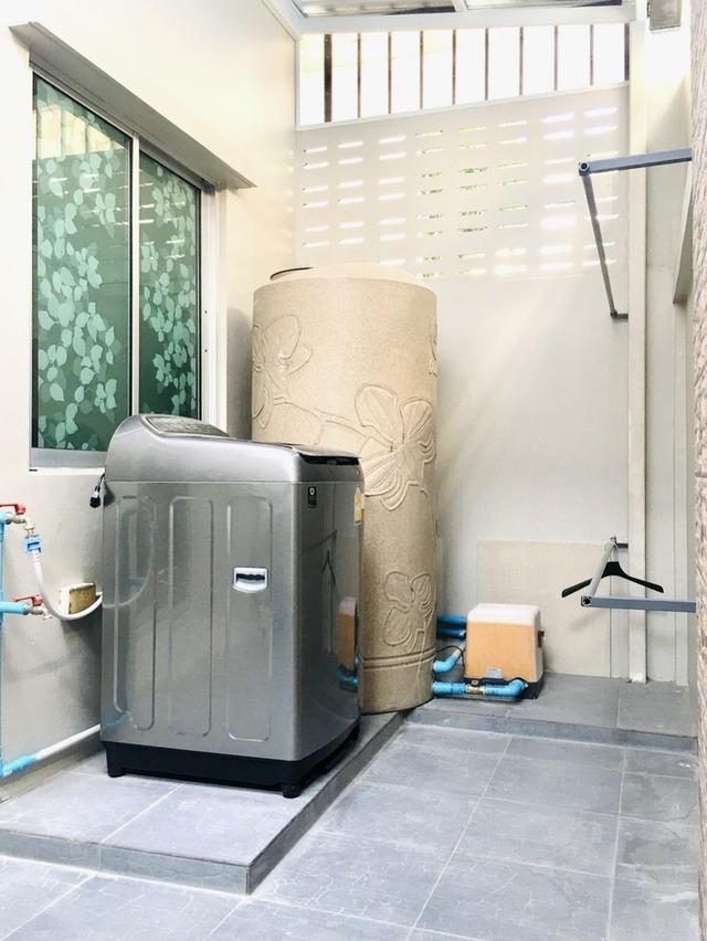 U1390 ให้เช่าบ้านทาวน์โฮม 3 ชั้น หมู่บ้านกลางเมือง ศรีนครินทร์ เออร์บาเนียน ศรีนครินทร์46/1 บ้านเฟอร์ครบ ทำเลดีเดินทางสะดวกเข้าออกได้หลายทาง ใกล้รถไฟา 7