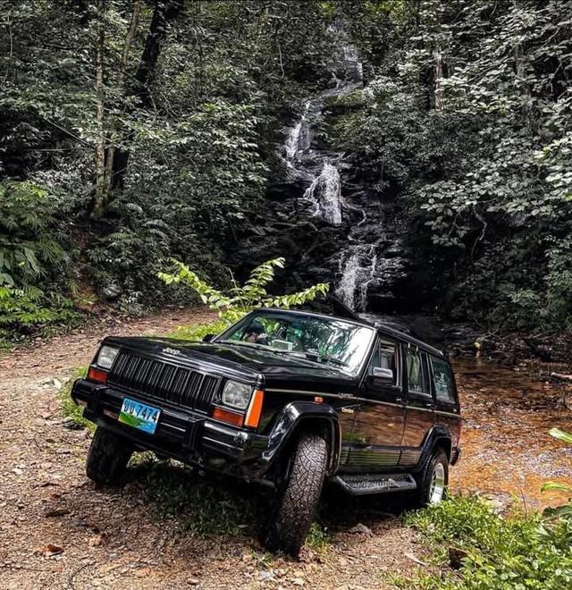 Jeep Cherokee สีดำ ปี 1995 4