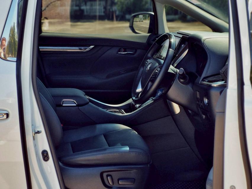 Toyota Alphard 2.5 SC Package ปี 2023 ไมล์ 29,xxx km. 7