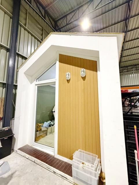 ตลาดวงแหวนออเงิน 2.8กม. ถนนสายไหม 1.5 กม. จตุโชติ ขายบ้านน็อคดาวน์-ตู้คอนเทนเนอร์ สนามบินดอนเมือง 5 กม. ปั๊มน้ำมัน Shell 1