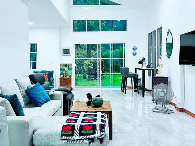 แปลงยาว ฉะเชิงเทรา ให้เช่าบ้านรีสอร์ทสุดหรู พร้อมพื้นที่สวนขนาดเล็ก 300 ตร.วา. รร.วัดหัวสำโรง 1.6 กม.900 ตร.ม. จัดเต็มเฟ 3