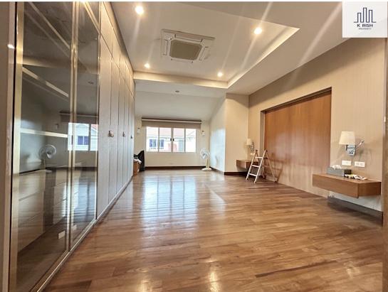 ขายบ้านเดี่ยว 2 ชั้น หลังมุม Size ใหญ่ ม.ปริญญดา ฉลองรัช 72 ตร.ว เลียบทางด่วนเอกมัย-รามอินทรา ตกแต่งสวยทั้้งหลัง ใกล้เซ็นทรัลอีสต์วิลล์ ใกล้ทางด่วน 14