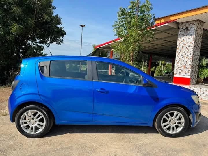 Chevrolet Sonic สีน้ำเงิน