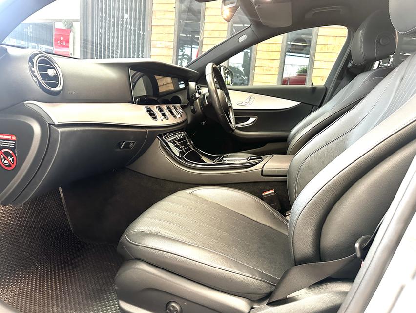 BENZ E220d 2.0 AMG SPORT จดทะเบียนปี 2022 12
