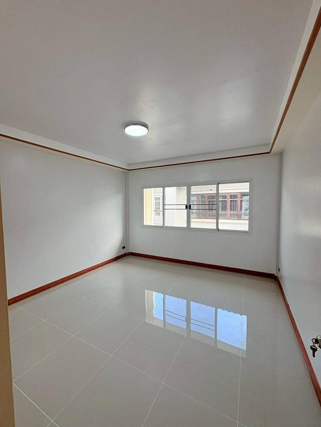 หมู่บ้านบุศรินทร์    14