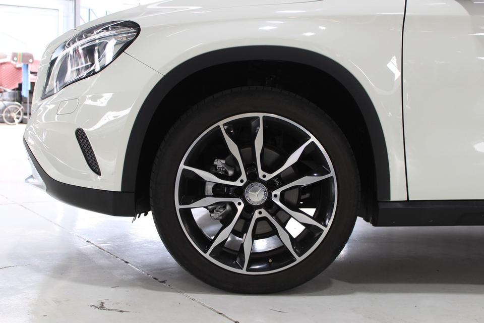 รหัสรถ JRS6142 GLA 200 ปี 2016 สีขาวสวยๆ รถ suv 6