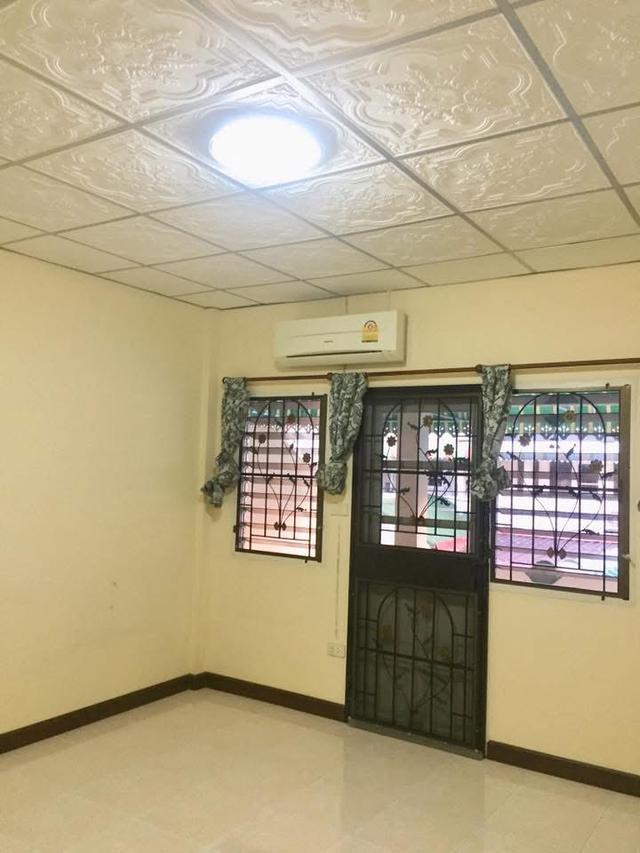 ให้เช่าบ้านทาวน์เฮาส์ 2 ชั้น 10