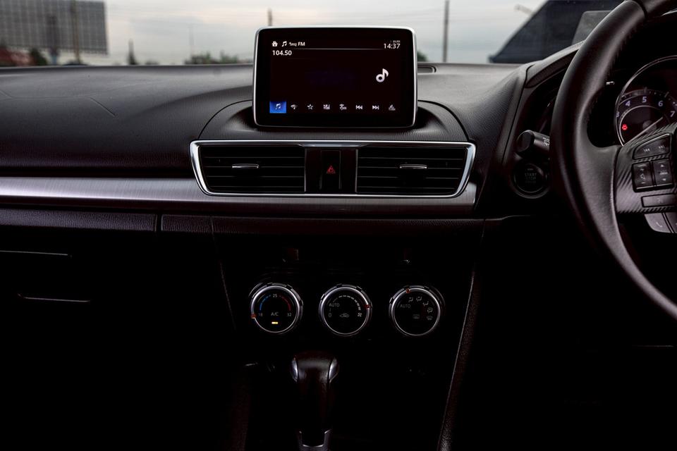 Mazda3 Skyactiv 2.0S Hatchback ปี 2015 สีแดง  18