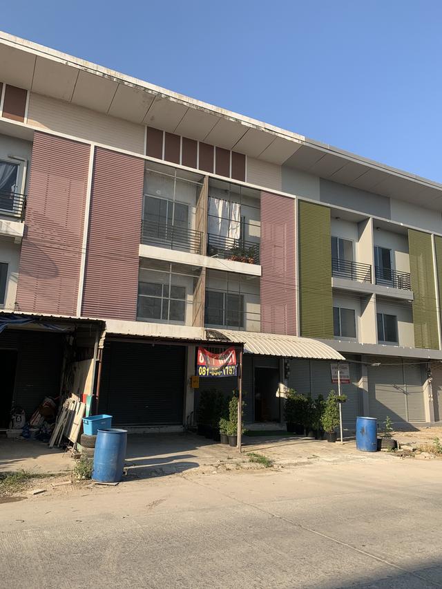 ตึกแถว 2ชั้นครึ่ง หมู่บ้านขจีนุช ลาดหลุมแก้ว ปทุมธานี 6