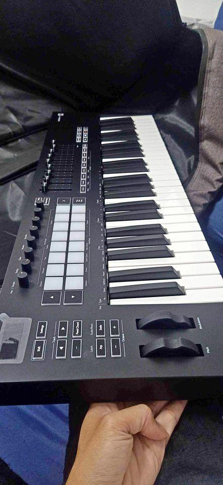 Novation Launchkey คีย์บอร์ดไฟฟ้า  1