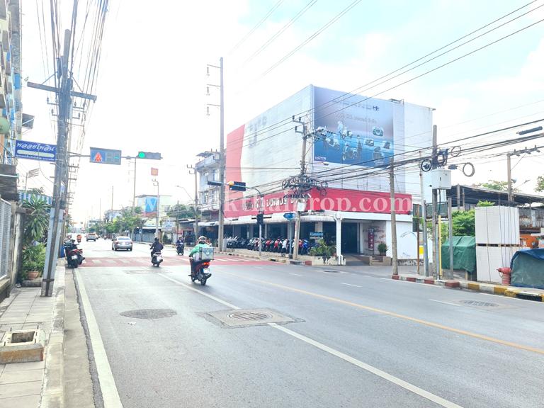 อาคารพาณิชย์ 4.5 ชั้น ติดถนนเอกชัย บางขุนเทียน 14