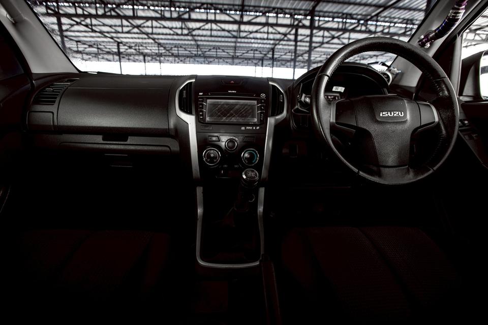 Isuzu D-Max Hi-Lander Cab 2.5 VGS Z ท๊อปปี 2013 เกียร์ธรรมดา สีดำ  14