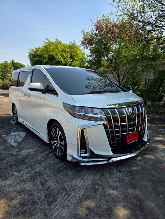 Toyota ALPHARD SC สีขาว ปี 2022 ไมล์ 30,000 กม.  3