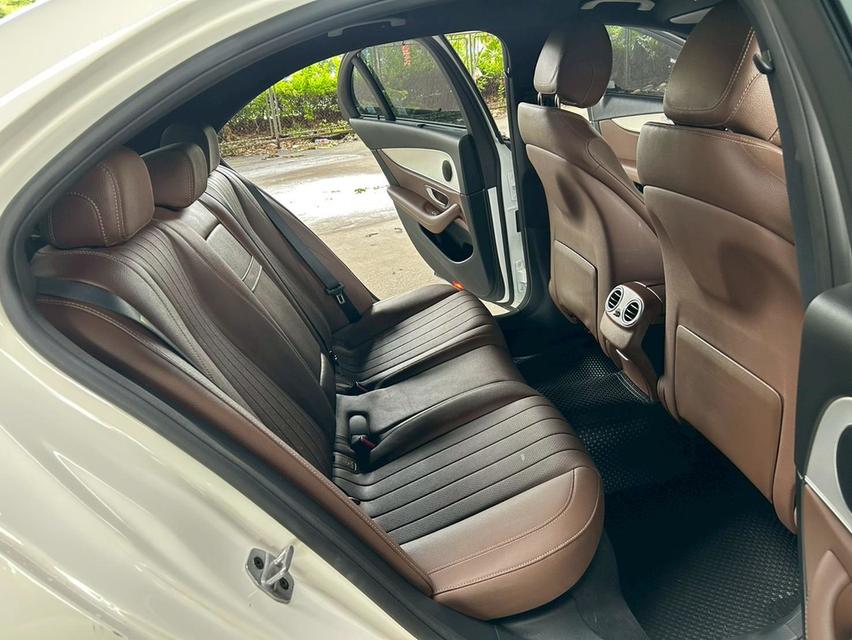 🚗 2022 Mercedes-Benz E 300e Avantgarde Plug-in Hybrid (Facelift) AT รูปที่ 16