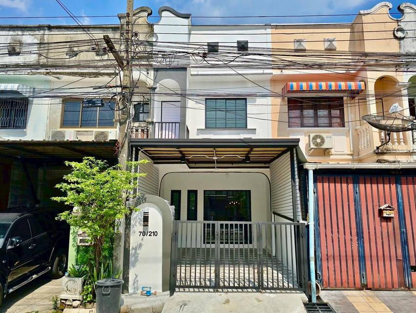 ทาวน์เฮ้าส์ รามคำแหง ใกล้รถไฟฟ้า หมู่บ้านสุภาวัล นัดถมบ้าน 085-318-6868 คุณวา 1