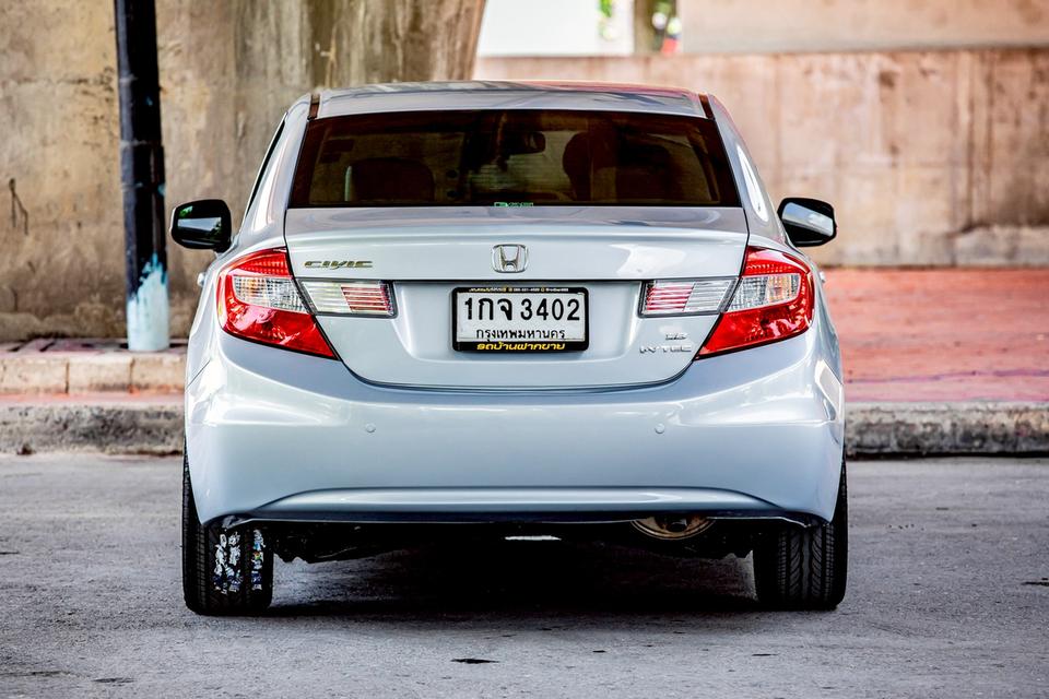 Honda Civic Fb 1.8S ปี 2012 เกียร์ออโต้ สีฟ้า มือเดียวป้ายแดง 6