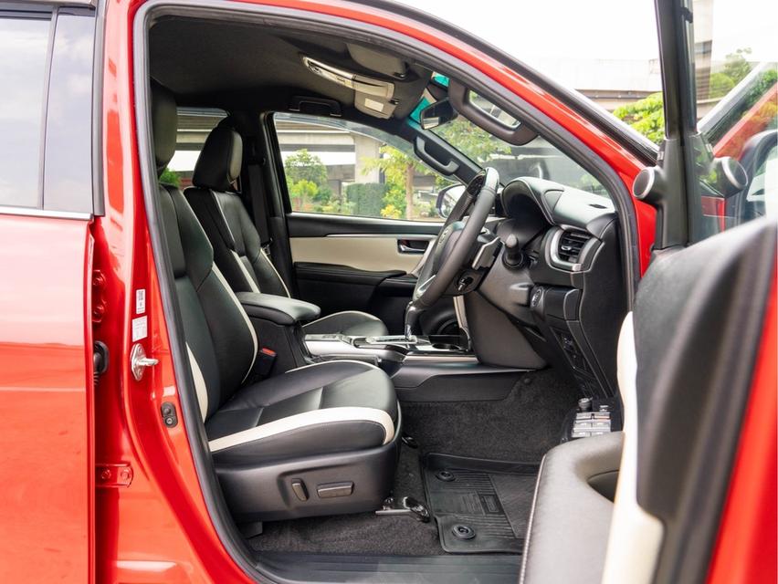 Toyota Fortuner 2.8 Legender 4WD ปี : 2021 9
