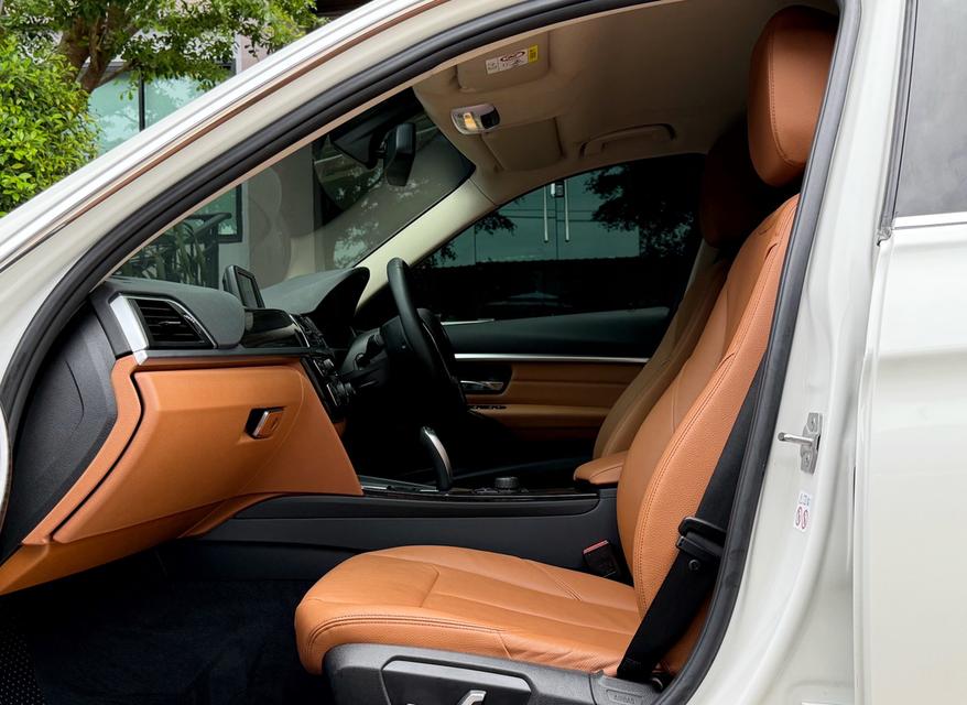 2018 BMW 320D F30 LCI รถมือเดียวออกป้ายแดง วิ่งน้อยเพียง 54,000 กม สภาพเหมือนรถใหม่ รถไม่เคยมีอุบัติเหตุครับ 14