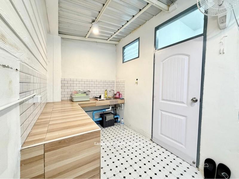 LM25-0168 ขายทาวน์เฮ้าส์ 2 ชั้น อยู่เจริญ 4 ลำลูกกาคลอง 4 บ้านสไตล์มินิมอล พร้อมอยู่ เนื้อที่ 17 ตรว 2นอน 2น้ำ 7