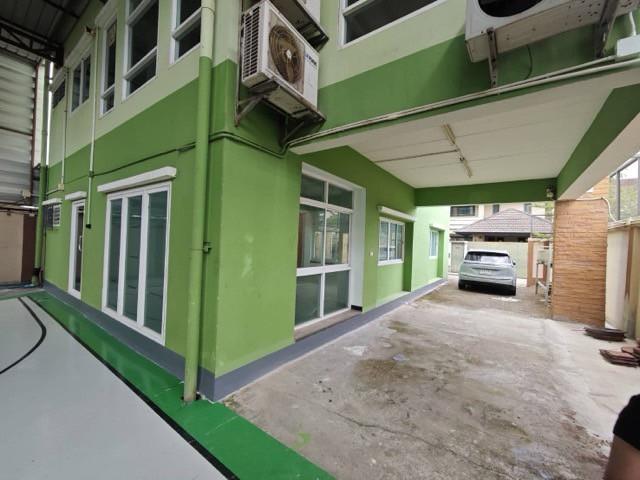 ให้เช่าอาคารสำนักงาน 4 ชั้น ย่านอ่อนนุช 66 พื้นที่ใช้สอยรวม 500 ตร.ม. เขตประเวศ ทำเลดี เดินทางสะดวก เหมาะสำหรับทำ Home Office สำนักงานธุรกิจ  โชว์รูม 9