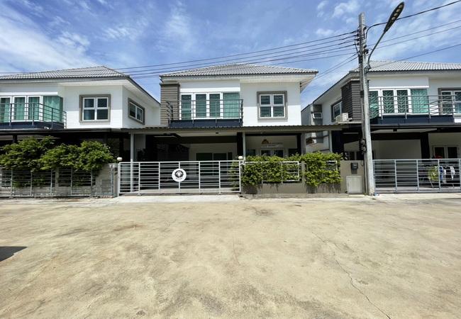 ขายบ้านแฝด หมู่บ้านรัชชาโกลด์ พระราม 5 เนื้อที่ 36.8 ตร.ว. บ้านสวย พร้อมอยู่ 1