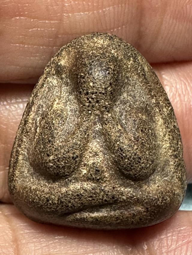 พระปิดตา เนื้อผงคลุกรัก เก่า ไม่ทราบที่ รูปที่ 6