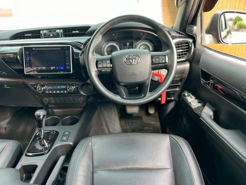ปี 2019 TOYOTA HILUX REVO, 2.4 PRERUNNER  DOUBLE CAB โฉม ROCCO DOUBLE CAB สีดำ เกียร์ออโต้ เครื่องดีเซล มือเดียวป้ายแดง 13
