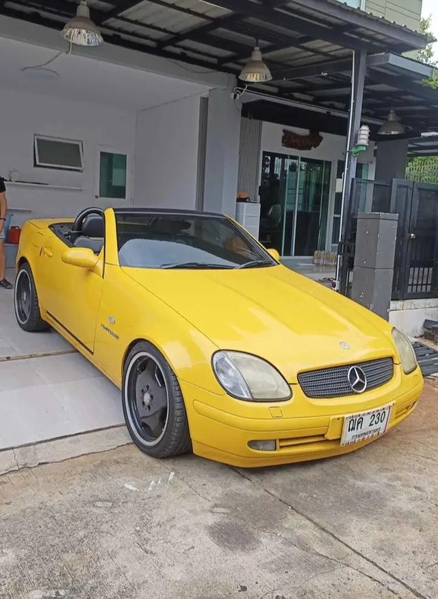 Mercedes-Benz SLK-Class สีเหลือง