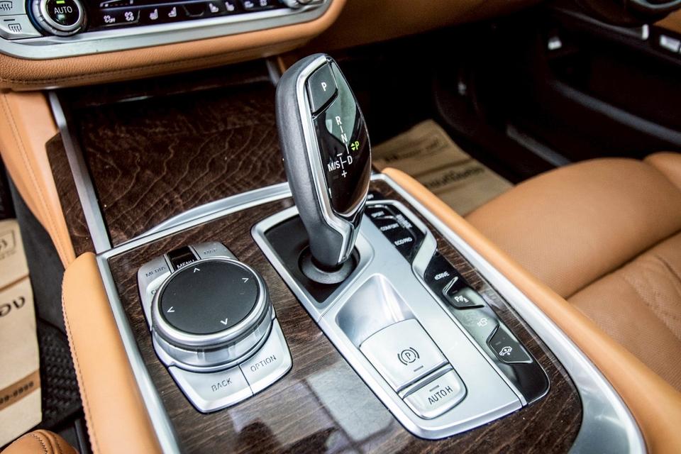 BMW 740LE xDRIVE PURE EXCELLENCE G12 AT 2017ซีดานหรู Plug-in Hybrid ไมล์ 177,xxx รูปที่ 15