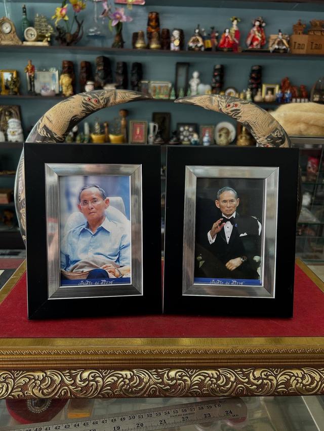 ชุดภาพในหลวงรัชกาลที่ 9 พร้อมกรอบ 2 ชิ้น 4