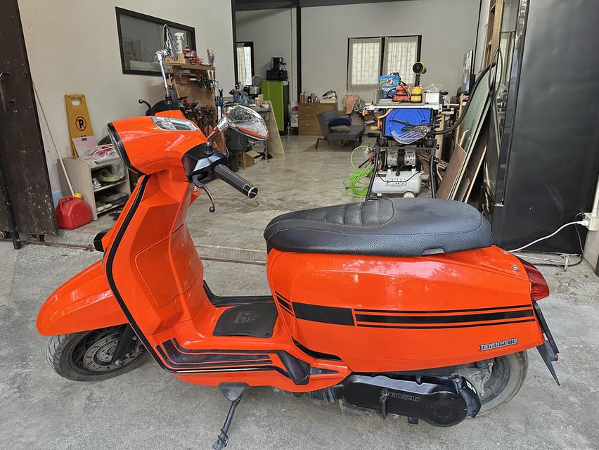 Lambretta V125 Special ปี 2021 สีส้ม 4