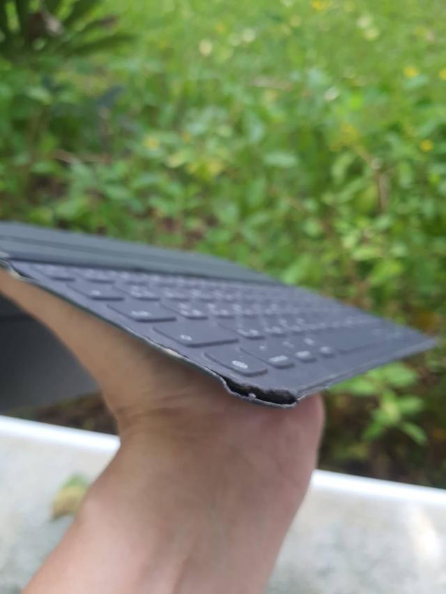 Apple Smart Keyboard Folio ยี่ห้อ Apple สำหรับ iPad Pro และ iPad Air  5