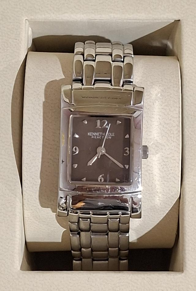 นาฬิกา Kenneth Cole มือสอง ใช้เอง นาฬิกาไม่เดิน มีกล่อง ใบ อุปกรณ์ ครบค่ะ