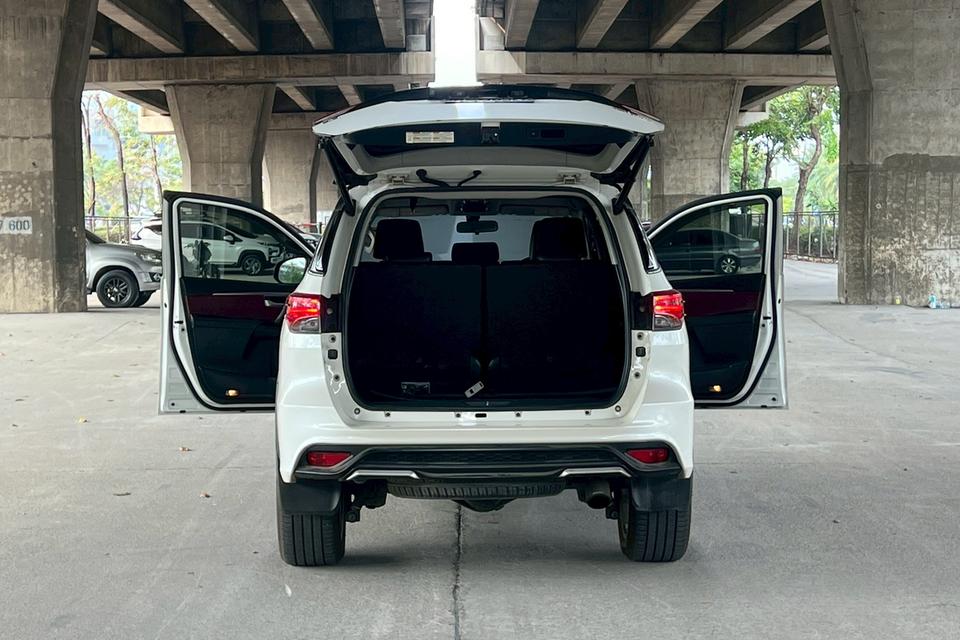 Toyota FORTUNER 2.8 TRD Sportivo 2WD Black Top AT ปี 2019 รูปที่ 8